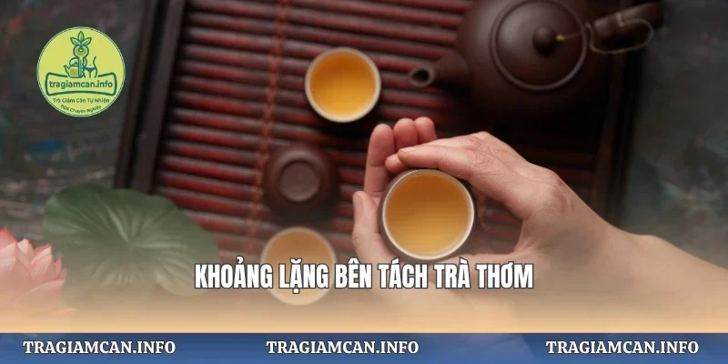 Khoảng lặng bên tách trà thơm